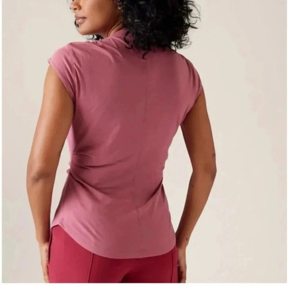 Athleta Outbound V-Neck Rose T-Shirt 1X NWT - Picture 3 of 11